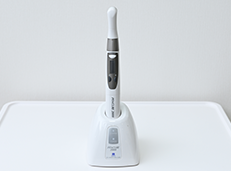 ハイパワー3秒照射を実現 - LED光重合器 -